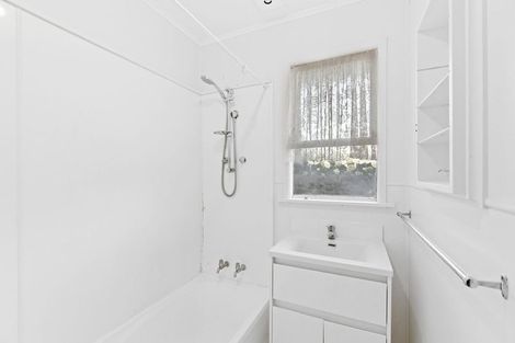 Photo of property in 12 Mchardy Place, Glenfield, Auckland, 0627