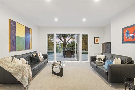 Photo of property in 32b Parr Terrace, Castor Bay, Auckland, 0620