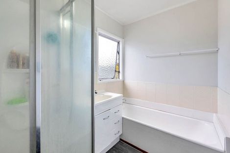 Photo of property in 8 Charnley Grove, Glenfield, Auckland, 0629