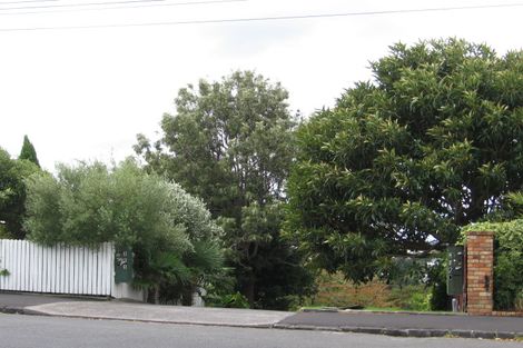 Photo of property in 2/95 Hinemoa Street, Birkenhead, Auckland, 0626