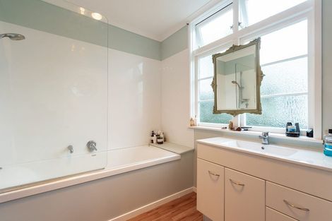 Photo of property in 28 Whites Line West, Woburn, Lower Hutt, 5010