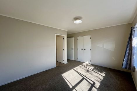 Photo of property in 2/5 Woodall Place, Totara Vale, Auckland, 0627