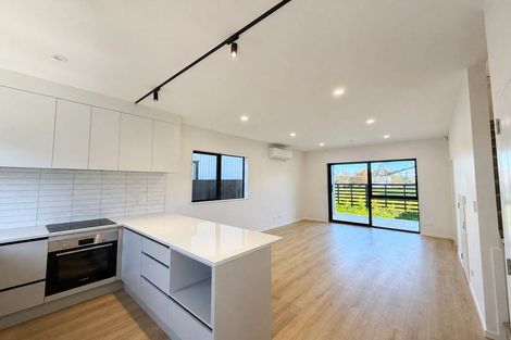 Photo of property in 6/18 Albert Road, Kelston, Auckland, 0602