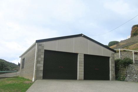 Photo of property in 21 Cave Road, Houghton Bay, Wellington, 6023