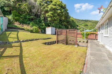 Photo of property in 72 Glen Road, Stokes Valley, Lower Hutt, 5019