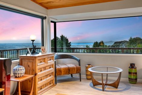 Photo of property in 19 Cascade Avenue, Waiatarua, Auckland, 0604