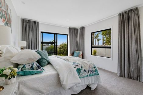 Photo of property in 12a Eagle Place, Red Beach, 0932