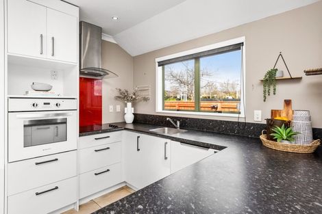 Photo of property in 2/42 Middle Road, Havelock North, 4130