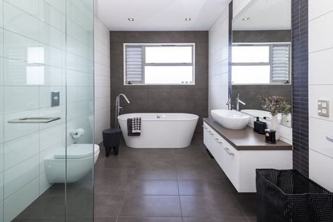 Photo of property in 21 Montgomery Crescent, Cockle Bay, Auckland, 2014