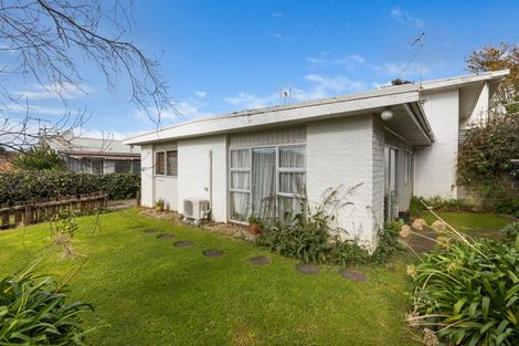 Photo of property in 7 Fairview Place, Westown, New Plymouth, 4310