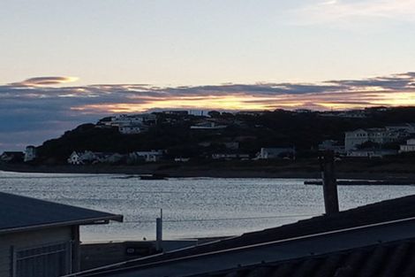 Photo of property in 236 The Esplanade, Island Bay, Wellington, 6023