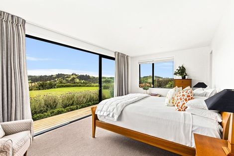 Photo of property in 16 Tamahunga Drive, Matakana, Warkworth, 0985