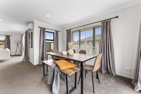 Photo of property in 13 Barry Curtis Place, Levin, 5510