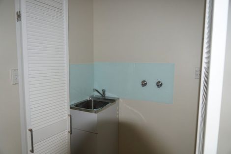 Photo of property in 1/79 Knights Road, Rothesay Bay, Auckland, 0630