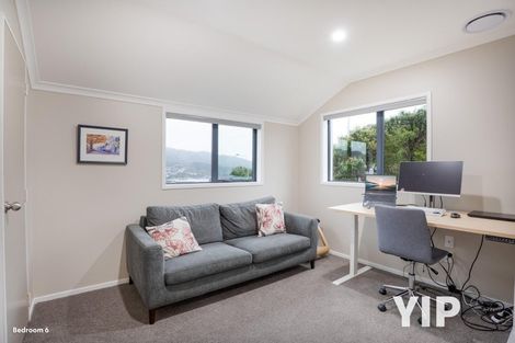 Photo of property in 140 Woodman Drive, Tawa, Wellington, 5028