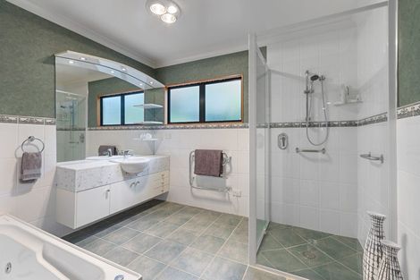 Photo of property in 3 Fairfax Terrace, Frankleigh Park, New Plymouth, 4310