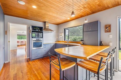 Photo of property in 1276 Coast Road, Wainuiomata Coast, Lower Hutt, 5373