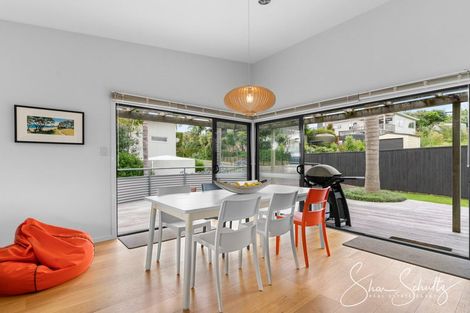 Photo of property in 24 Oxford Street, Whakapirau, Maungaturoto, 0583