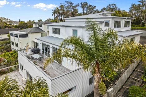 Photo of property in 114 Fairview Avenue, Fairview Heights, Auckland, 0632