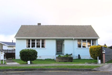 Photo of property in 16 Belfast Place, Roslyn, Palmerston North, 4414