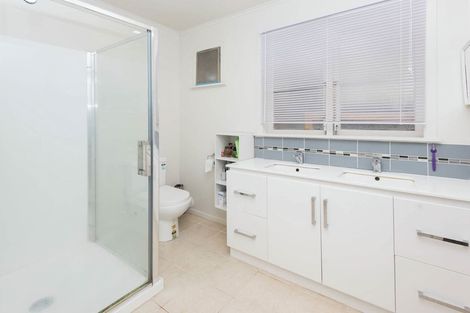 Photo of property in 8 Evelyn Road, Cockle Bay, Auckland, 2014