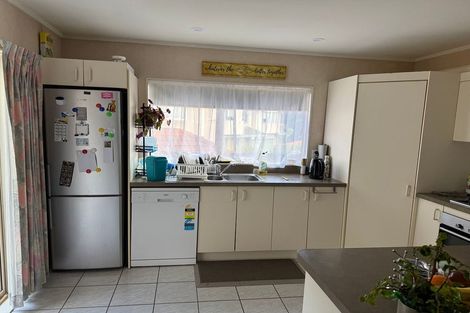 Photo of property in 1/36 De Havilland Drive, Goodwood Heights, Auckland, 2105