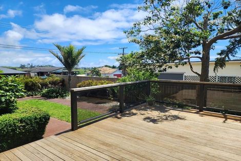 Photo of property in 71 Wairau Road, Oakura, 4314