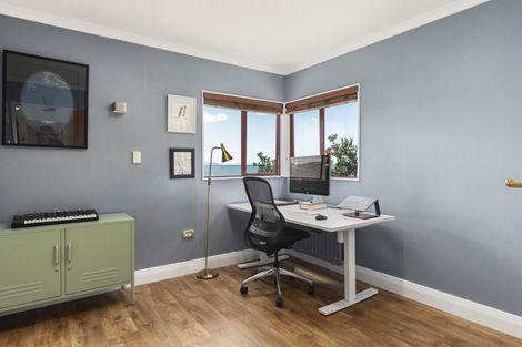 Photo of property in 61 Breaker Bay Road, Breaker Bay, Wellington, 6022