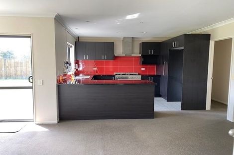 Photo of property in 2 Lissleton Drive, East Tamaki, Auckland, 2013