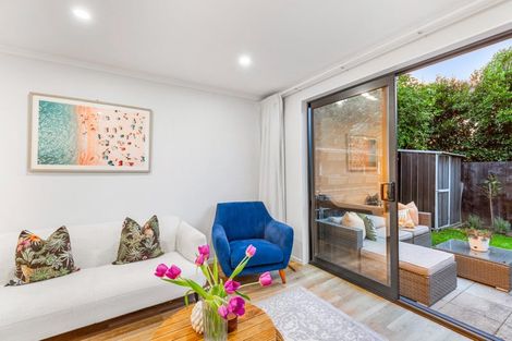 Photo of property in 32 Wharara Lane, Massey, Auckland, 0614