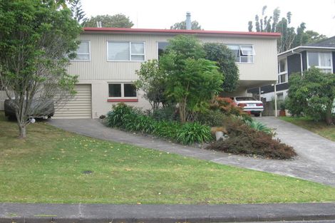 Photo of property in 18 Sovereign Place, Glenfield, Auckland, 0629
