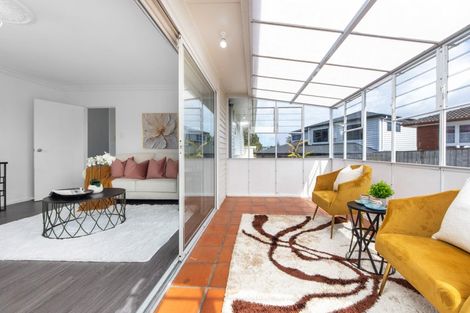 Photo of property in 12 Ashbourne Place, Glendene, Auckland, 0602