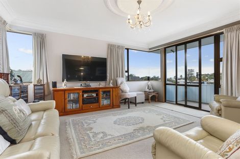 Photo of property in 2/2 The Esplanade, Campbells Bay, Auckland, 0630