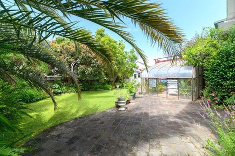 Photo of property in 1/25 Margaret Place, Milford, Auckland, 0620