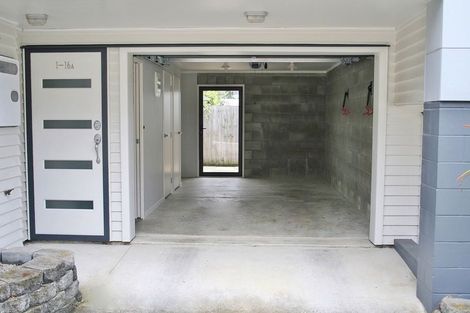 Photo of property in 16a Woodall Place, Totara Vale, Auckland, 0627