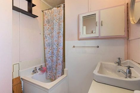 Photo of property in 9 Mavis Place, Beach Haven, Auckland, 0626