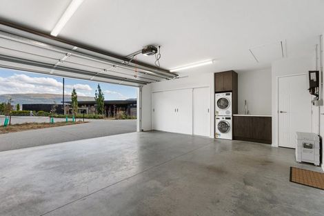 Photo of property in 13 Akitu Rise, Wanaka, 9305