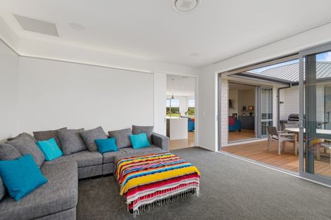 Photo of property in 30 Whitcombe Place, Darfield, 7571