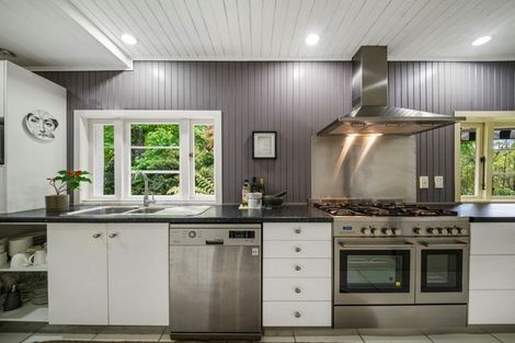 Photo of property in 21 Kopiko Road, Titirangi, Auckland, 0604