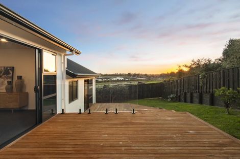 Photo of property in 23 Stockyard Crescent, Pukekohe, 2120