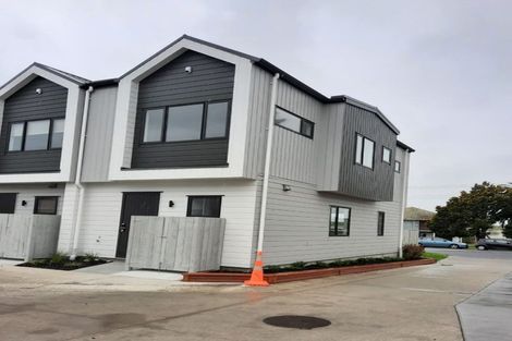 Photo of property in 1/66 Swanson Road, Henderson, Auckland, 0610