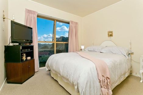 Photo of property in 16 Pemberton Avenue, Bayview, Auckland, 0629
