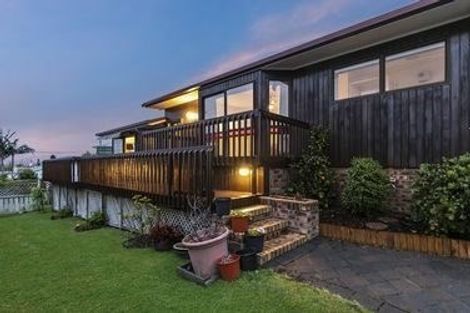 Photo of property in 1a Eastglen Road, Glen Eden, Auckland, 0602
