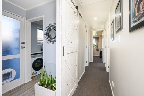 Photo of property in 7 Colonial Place, Kelvin Grove, Palmerston North, 4414