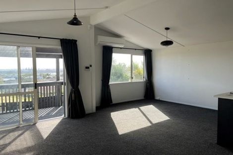 Photo of property in 21 Denarius Lane, Glendene, Auckland, 0602