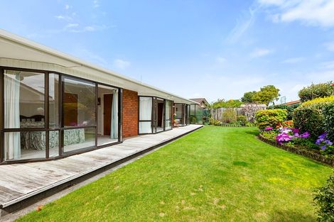 Photo of property in 9 Boulevard Drive, Merrilands, New Plymouth, 4312