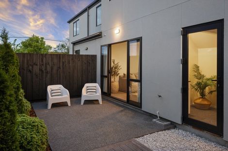 Photo of property in 2/21 Hills Road, Edgeware, Christchurch, 8013