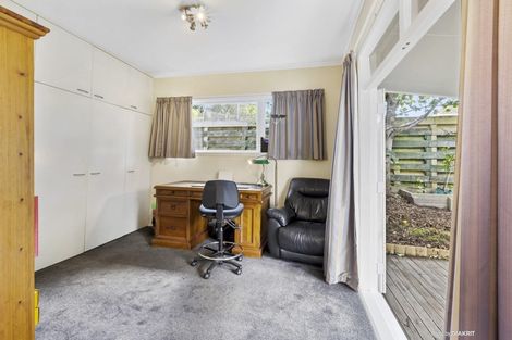 Photo of property in 9 Newcombe Crescent, Karori, Wellington, 6012