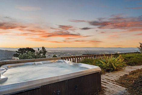 Photo of property in 21 Parkridge Place, Mount Pleasant, Christchurch, 8081