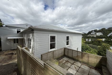 Photo of property in 20 Northland Road, Northland, Wellington, 6012
